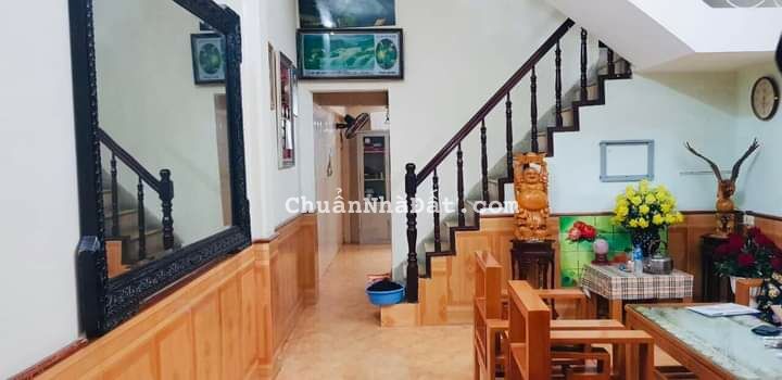 Bán nhà Nguyễn Đình Hoàn ,ngõ thông ,ba gác tránh ,diện tích 47m x4 tầng ,mặt tiền 4m , giá nhỉnh 4