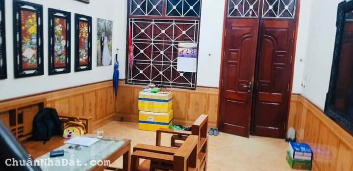 Bán nhà Nguyễn Đình Hoàn ,ngõ thông ,ba gác tránh ,diện tích 47m x4 tầng ,mặt tiền 4m , giá nhỉnh 4