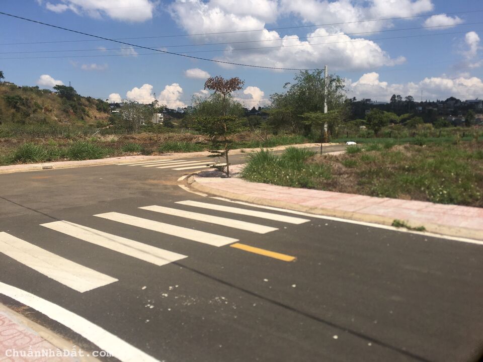 Bán đất full thổ cư, cách sân bay Đà Lạt 5 phút, sổ riêng công chứng ngay Bán đất full thổ cư, cách sân bay Đà Lạt 5 phút, sổ riêng công chứng ngay