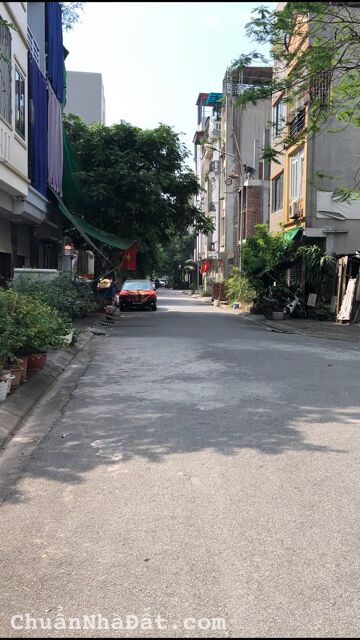 Đất đẹp giá rẻ khu tái định cư Giang Biên DT 40m2 . Gía 130 triệu / m2 Đất đẹp giá rẻ khu tái định cư Giang Biên DT 40m2 . Gía 130 triệu / m2