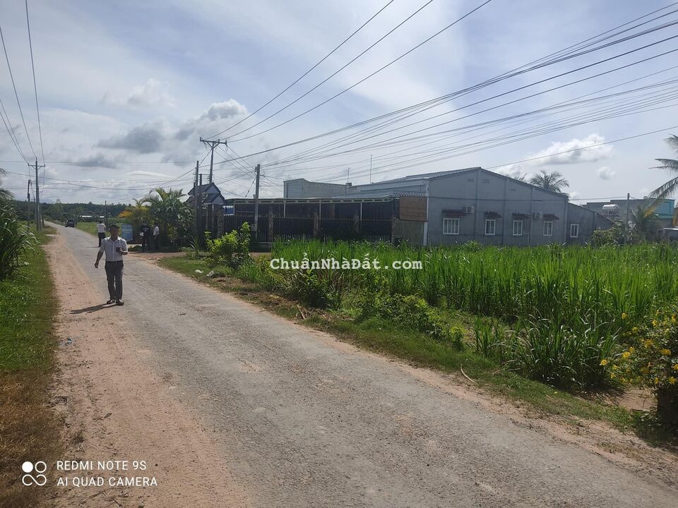 Bán gấp lô đất mặt tiền đường lộ 30m Bán gấp lô đất mặt tiền đường lộ 30m