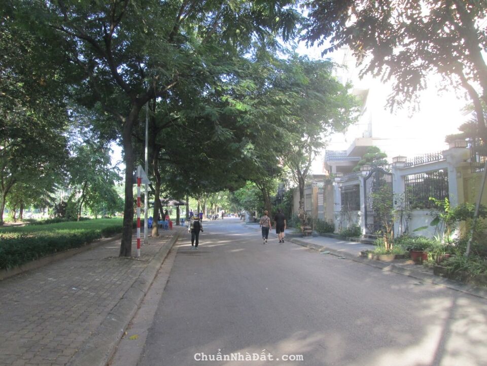 Biệt thự lô Góc view hồ Khu đô thị Vĩnh Hoàng 210m2x4T chỉ 42.68 tỷ. LH 0989.62.6116 Biệt thự lô Góc view hồ Khu đô thị Vĩnh Hoàng 210m2x4T chỉ 42.68 tỷ. LH 0989.62.6116