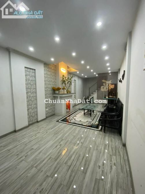 Mặt Phố Long Biên, hàng xóm Vinhomes, 5 tầng, 36m2, đường 12m, vỉa hè 3m, 5.6 tỷ.