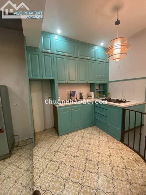 Mặt Phố Long Biên, hàng xóm Vinhomes, 5 tầng, 36m2, đường 12m, vỉa hè 3m, 5.6 tỷ.