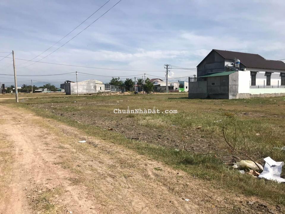 Bán gấp Đất nền 5x40, sổ sẵn công chứng ngay, giá F0.