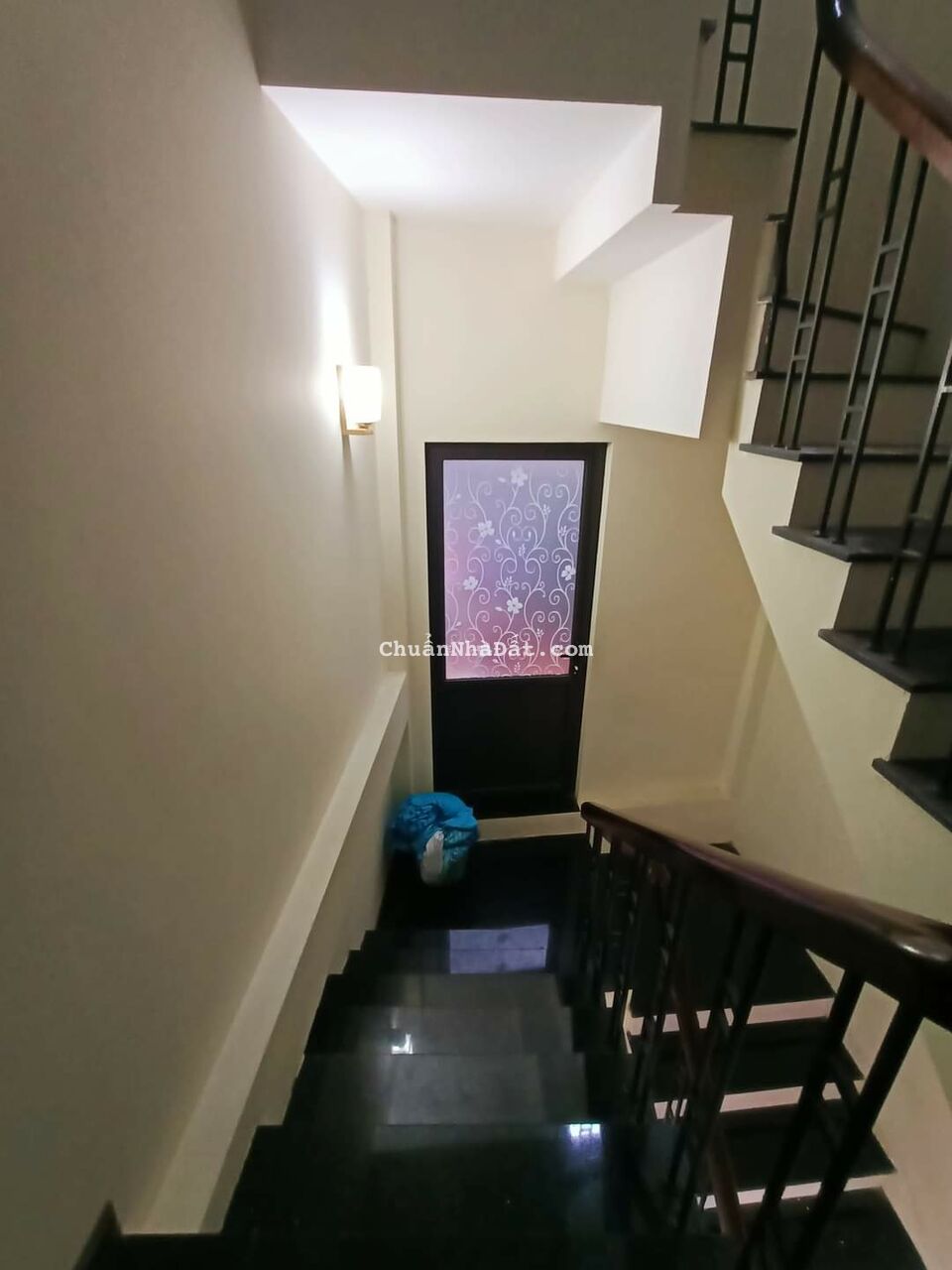 Tôi cần chuyển nhượng nhà riêng phố Yên Lạc 49 m2 x 4 tầng tặng đồ đẹp, mặt tiền 4,3m giá siêu rẻ