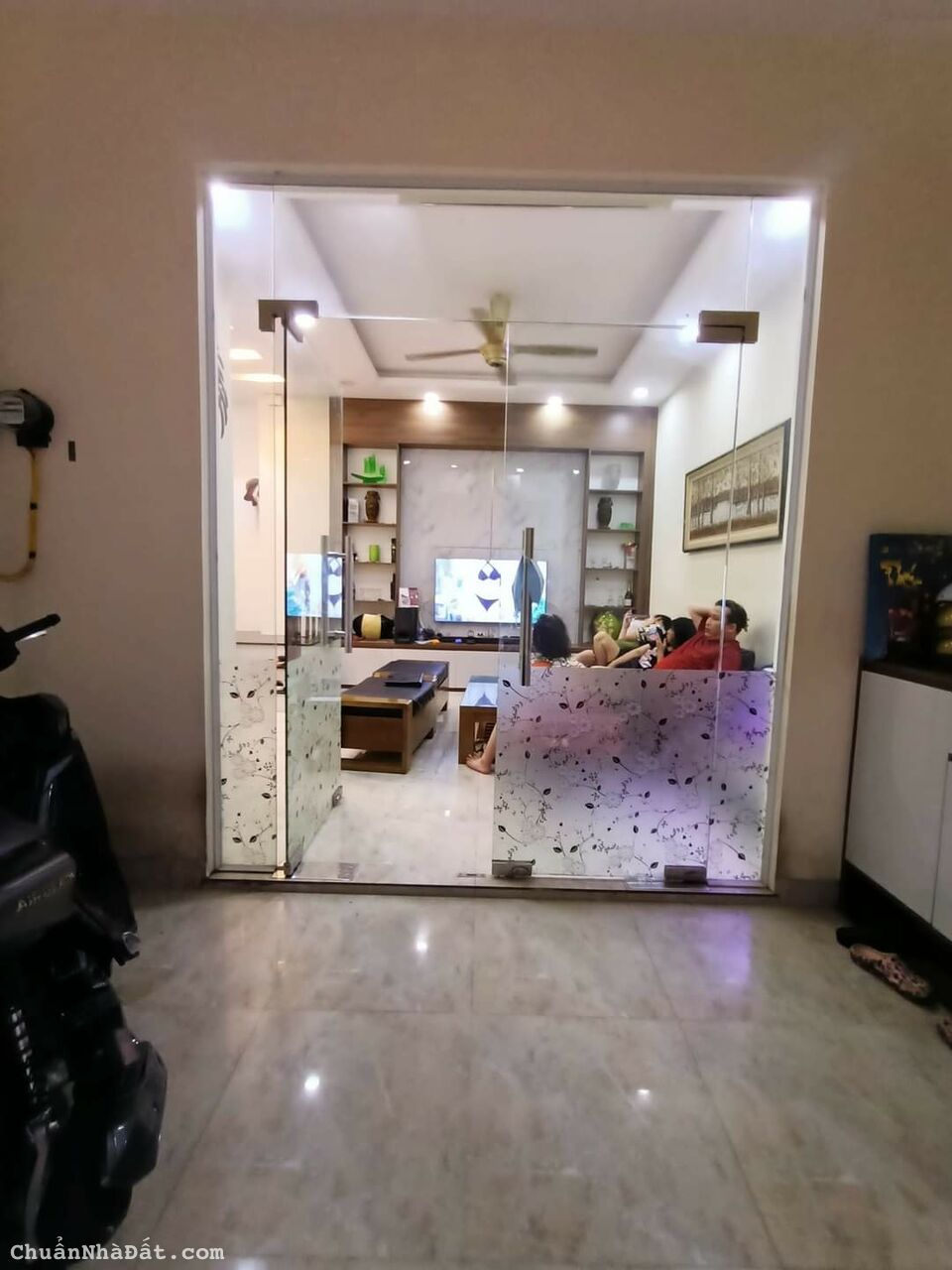 Tôi cần chuyển nhượng nhà riêng phố Yên Lạc 49 m2 x 4 tầng tặng đồ đẹp, mặt tiền 4,3m giá siêu rẻ