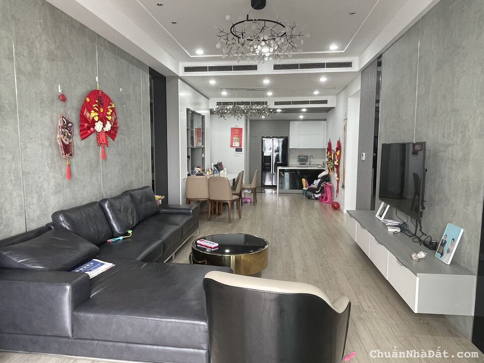 Cho thuê căn 3 PN Sun Ancora 134 m2, view thẳng sông Hồng tầng trung giá tốt nhất