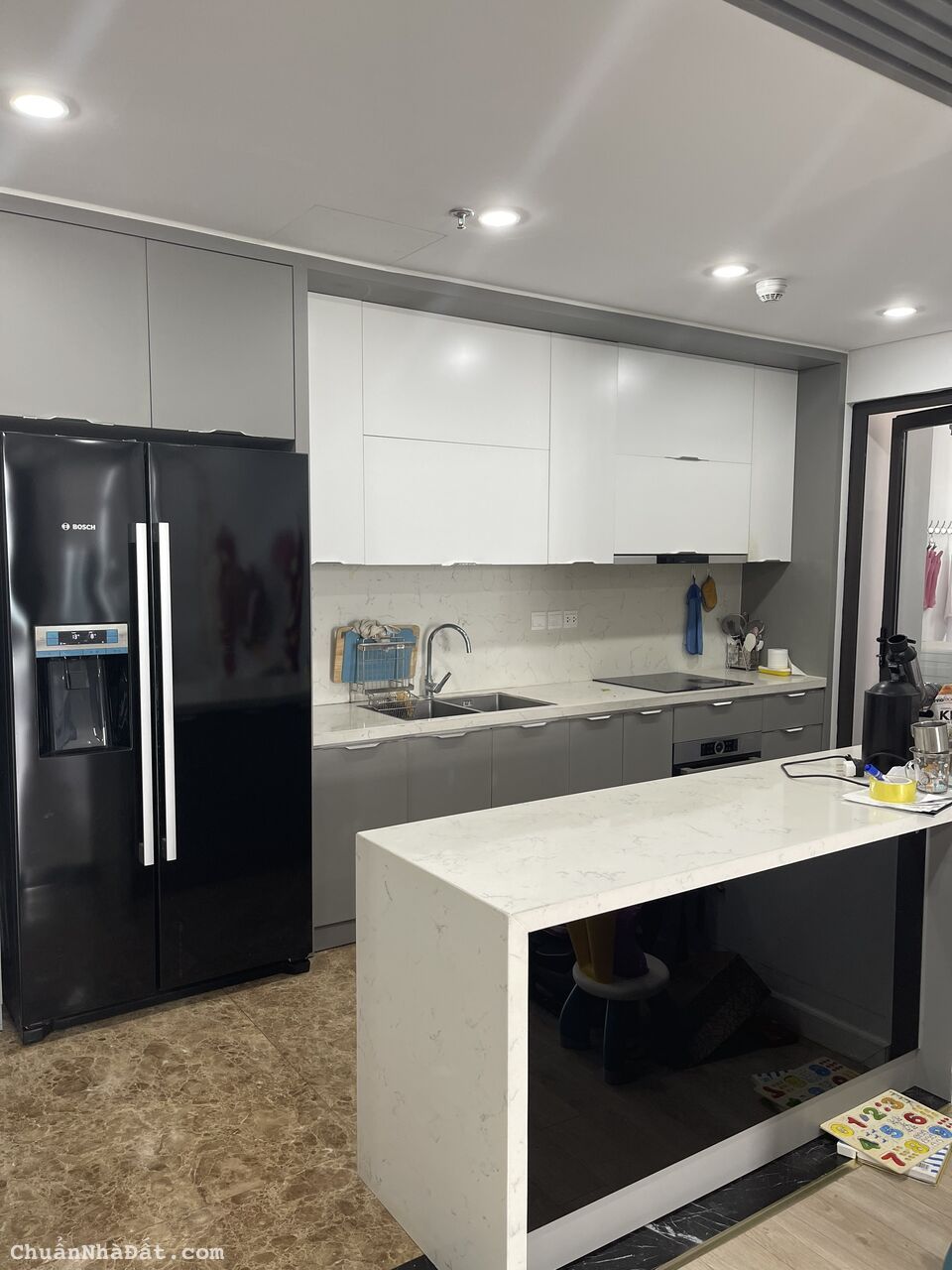 Cho thuê căn 3 PN Sun Ancora 134 m2, view thẳng sông Hồng tầng trung giá tốt nhất