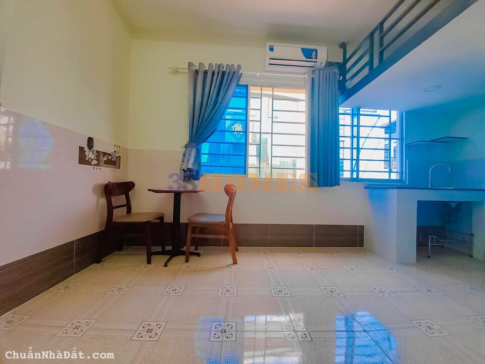 Phòng có gác, cửa sổ trời thoáng gần ĐH Văn Hiến. Ưu tiên nữ, an ninh Phòng có gác, cửa sổ trời thoáng gần ĐH Văn Hiến. Ưu tiên nữ, an ninh