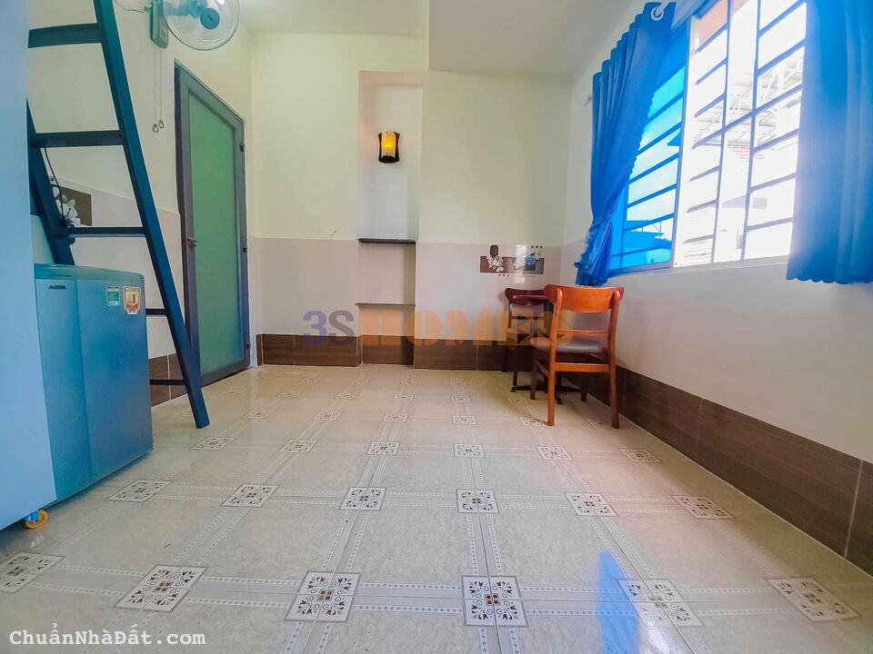 Phòng có gác, cửa sổ trời thoáng gần ĐH Văn Hiến. Ưu tiên nữ, an ninh Phòng có gác, cửa sổ trời thoáng gần ĐH Văn Hiến. Ưu tiên nữ, an ninh