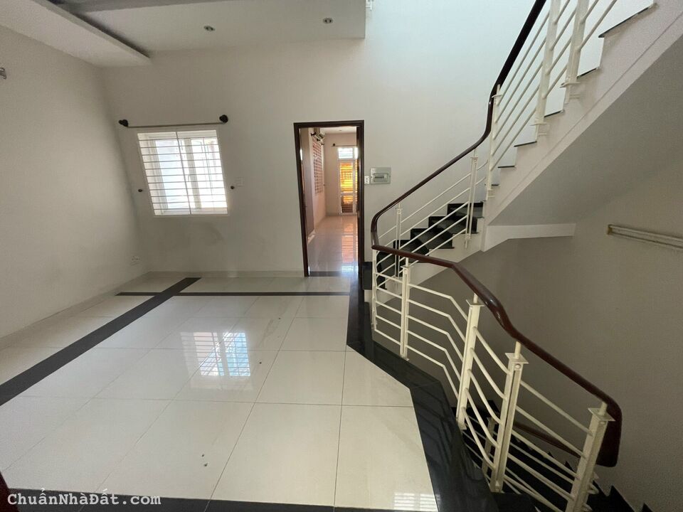 Cho thuê nhà mặt tiền Tạ Quang Bửu, P5, Quận 8, 120m2, Trệt 2L, 35tr/tháng