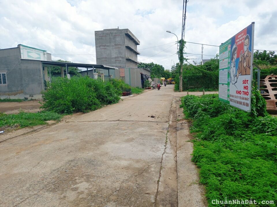 Đất thổ cư 250 m2. Mặt tiền đường lộ giới 20m. Giá 3 tỷ 6 