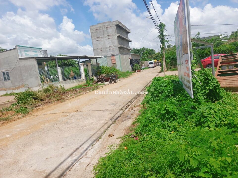 Đất thổ cư 250 m2. Mặt tiền đường lộ giới 20m. Giá 3 tỷ 6 