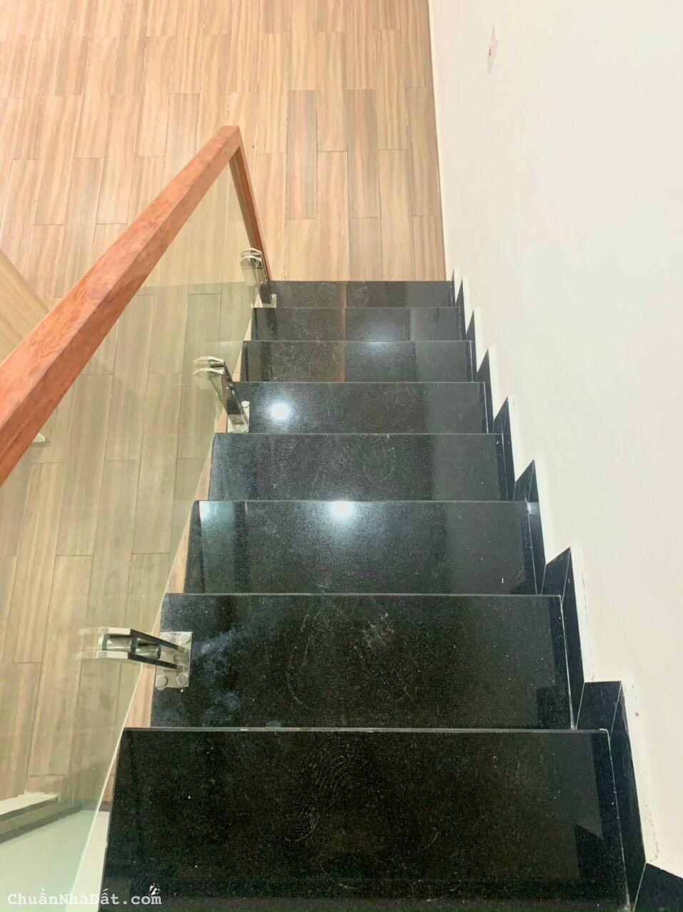 Chính chủ nhờ e chốt căn nhà ngõ 239 Lê Lợi