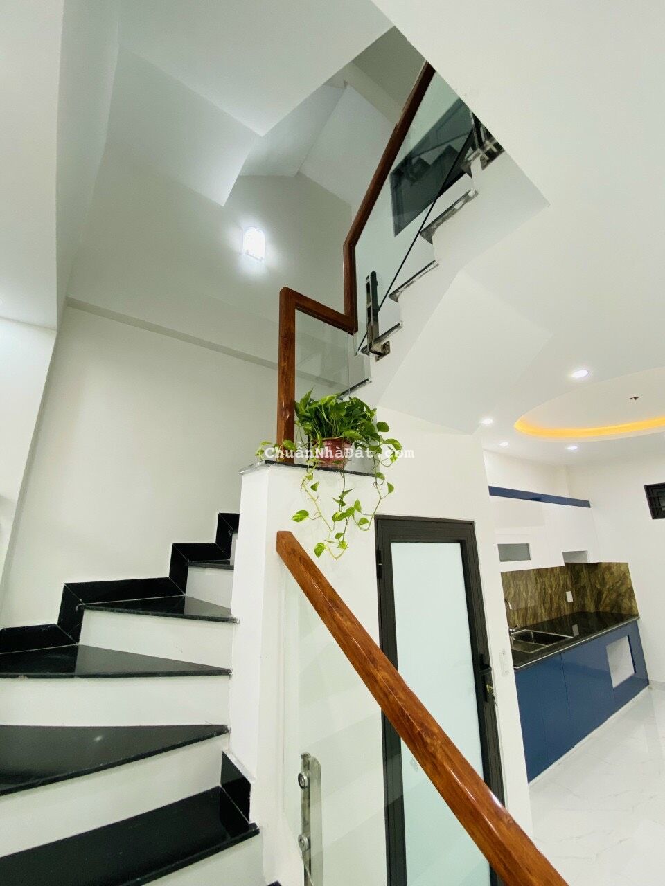 Chính chủ nhờ e chốt căn Nhà 3 tầng xây mới phố Hùng Duệ Vương Thượng Lý Hồng Bàng 