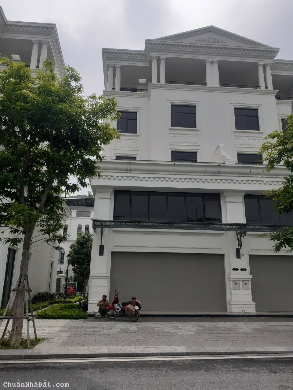 Shophouse 160m2 xẻ khe mặt tiền 8m, chấp nhận giá thấp hơn thị trường: 0983 82 69 28 Shophouse 160m2 xẻ khe mặt tiền 8m, chấp nhận giá thấp hơn thị trường: 0983 82 69 28