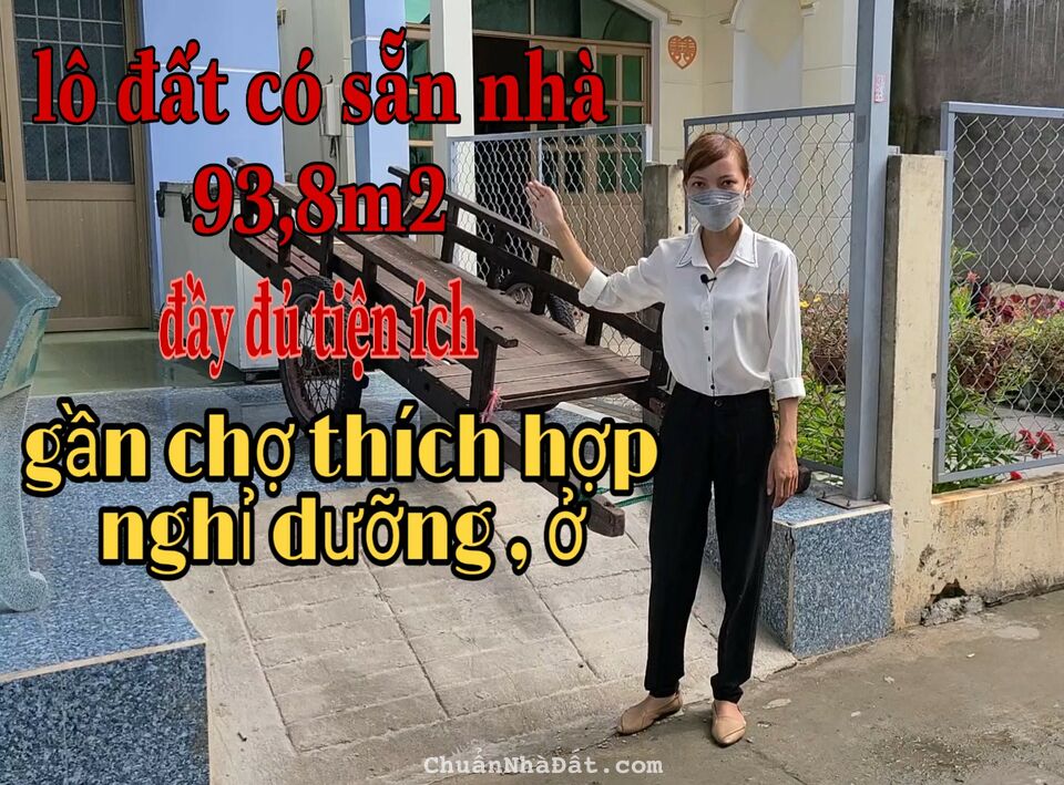 Cần bán gấp 1lô duy nhất tặng ngôi nhà 93,8m2 giá đầu tư. Cần bán gấp 1lô duy nhất tặng ngôi nhà 93,8m2 giá đầu tư.