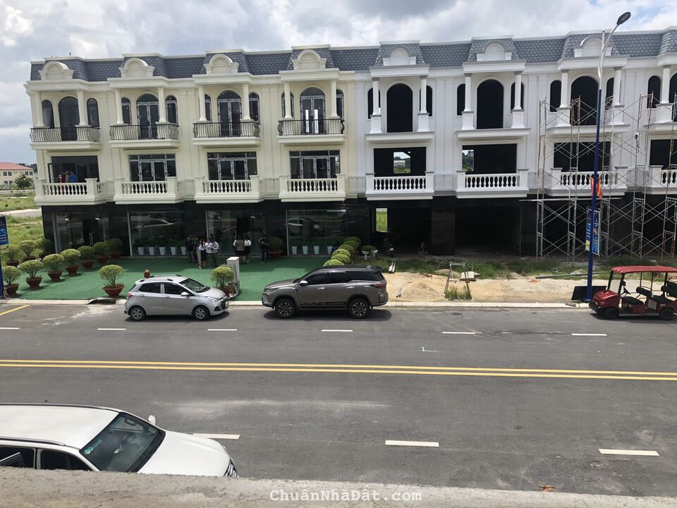 Bán nhà phố Bình Dương, Em đang có 2 căn góc suất nội bộ dãy nhà phố Thăng Long Luxury, chỉ 2,9 tỷ