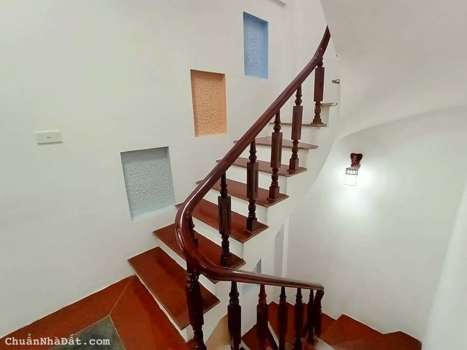 Bán nhà Hoàng Mai, Hoàng Mai 33m 5T Giá 3.48 tỷ, nhà mới đẹp, ngõ thông, tặng toàn bộ nội thất..