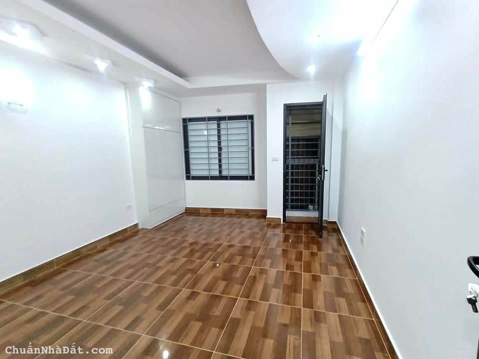 Bán nhà Hoàng Mai, Hoàng Mai 33m 5T Giá 3.48 tỷ, nhà mới đẹp, ngõ thông, tặng toàn bộ nội thất..