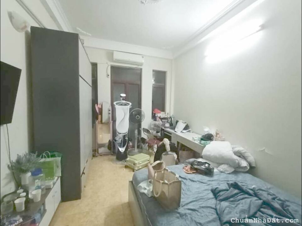 Bán nhà phố Tân Mai, Hoàng Mai 28m 4 T MT3.4m,Giá 2.9 tỷ. Ô tô 10m, ngõ thông, tiện ích