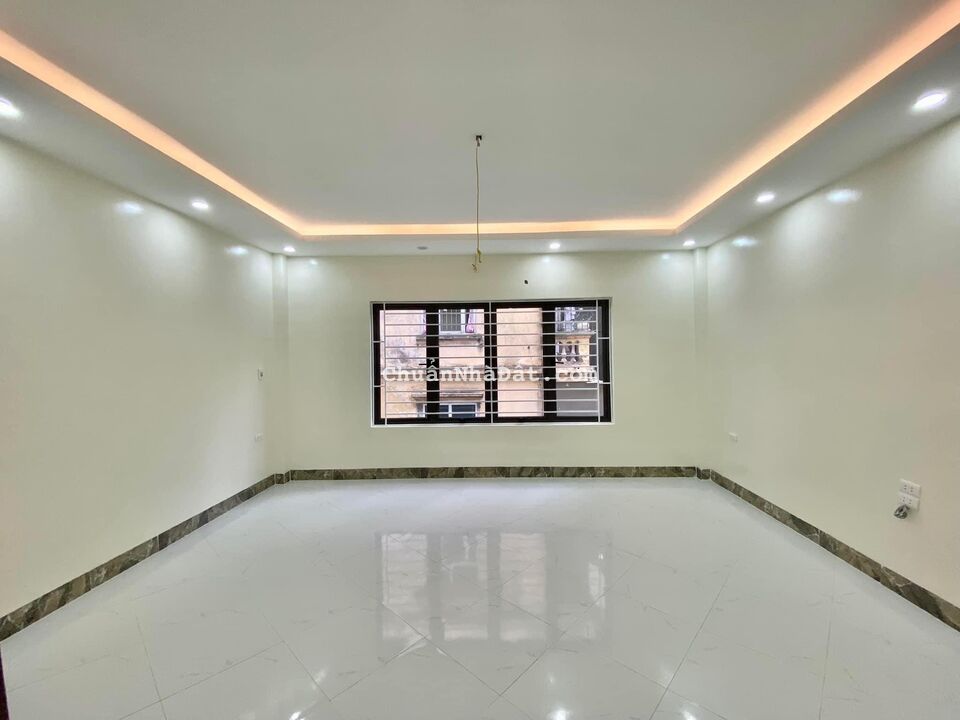 Cho thuê nhà phố THÁI THỊNH, 35M2X5T, thông sàn, oto đỗ cửa, giá 17tr/thg