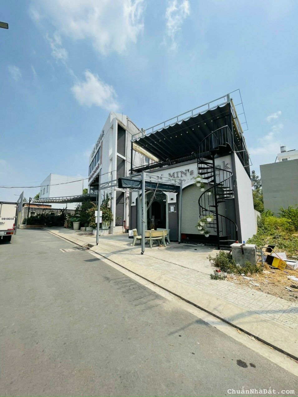 Nhà 1T3L mới xây kiên cố thiết kế hiện đại full nội thất HXH 6M có gara xe hơi riêng Linh Tây