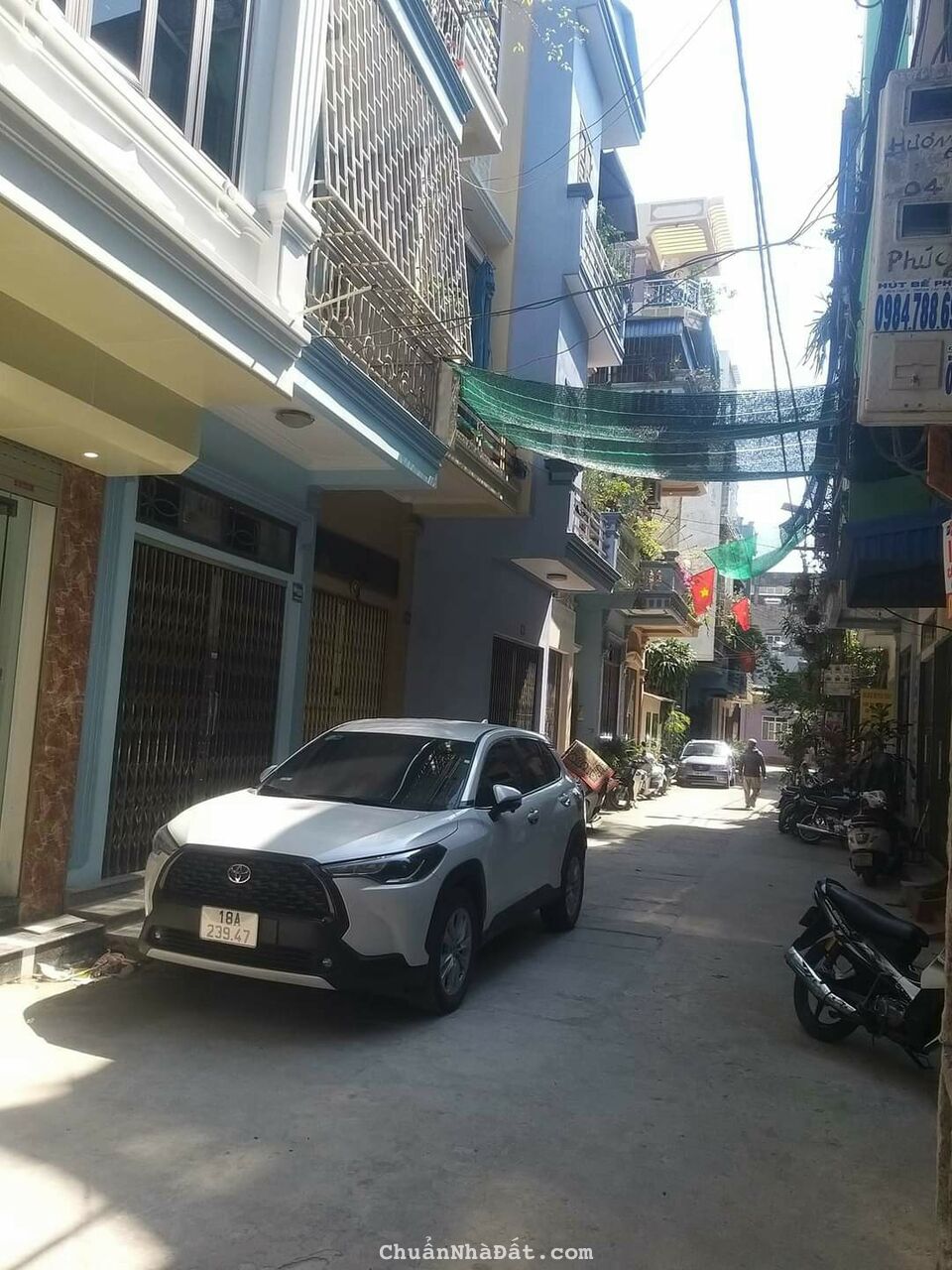 Nhà 3 tầng,2 ô tô chánh nhau,gần sân bóng,.đầy đủ nóng lạnh điều hòa,có thể mở b bán nhỏ Nhà 3 tầng,2 ô tô chánh nhau,gần sân bóng,.đầy đủ nóng lạnh điều hòa,có thể mở b bán nhỏ