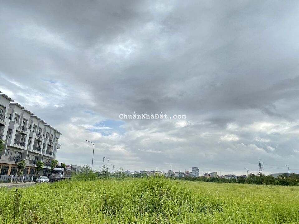 Shophouse đối diện chung cư như KDT nhanh chân khi giá còn thấp Shophouse đối diện chung cư như KDT nhanh chân khi giá còn thấp