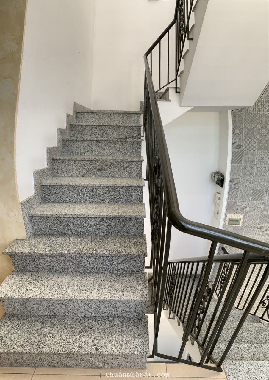 Bán mặt tiền Lê Quốc Hưng P. 12, Quận 4, DT 4,5x27.5m, 9T, HĐT 100tr/th, 45 tỷ