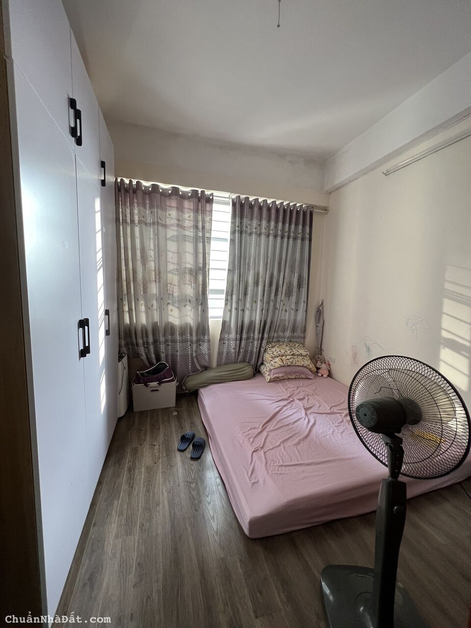 Chính chủ cần bán căn hộ chung cư VOV Mễ Trì full nội thất. Diện tích 80,4m2.