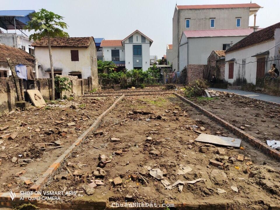 Cần bán lô đất TT cHÚC Sơn lô góc 2 mặt thoáng