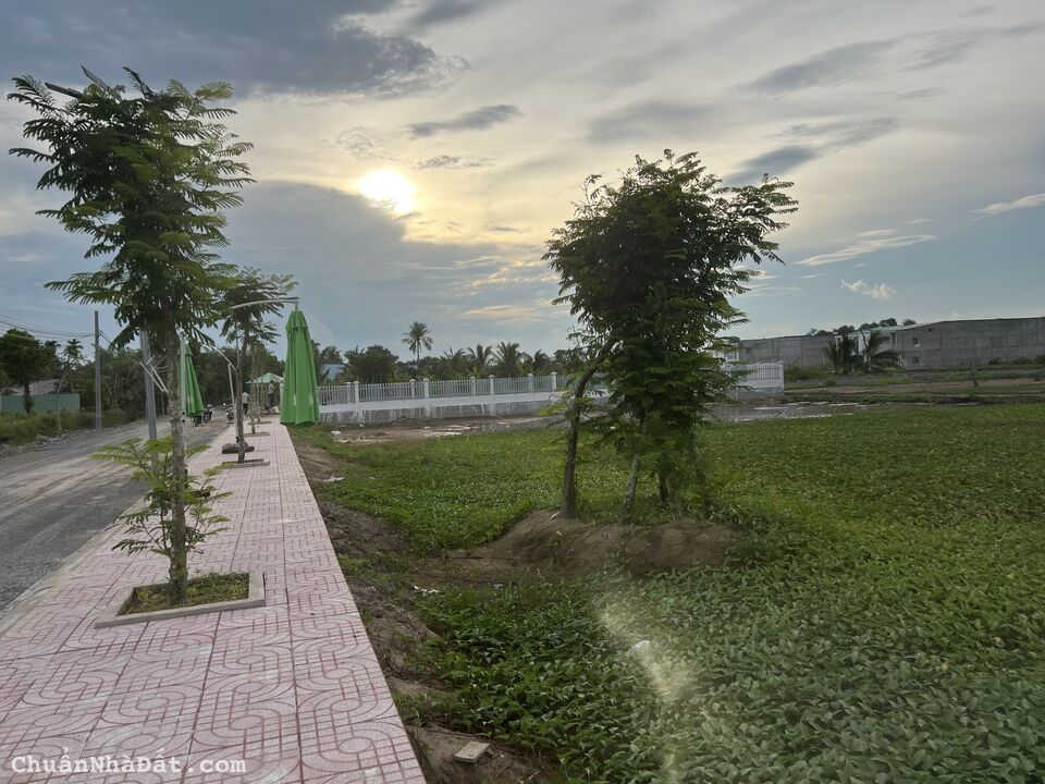 Bán gấp lô đất nền 185m2 Thổ cư giá rẽ, View kênh mát mẽ gần 2 KCN Tân Đức, Hải Sơn