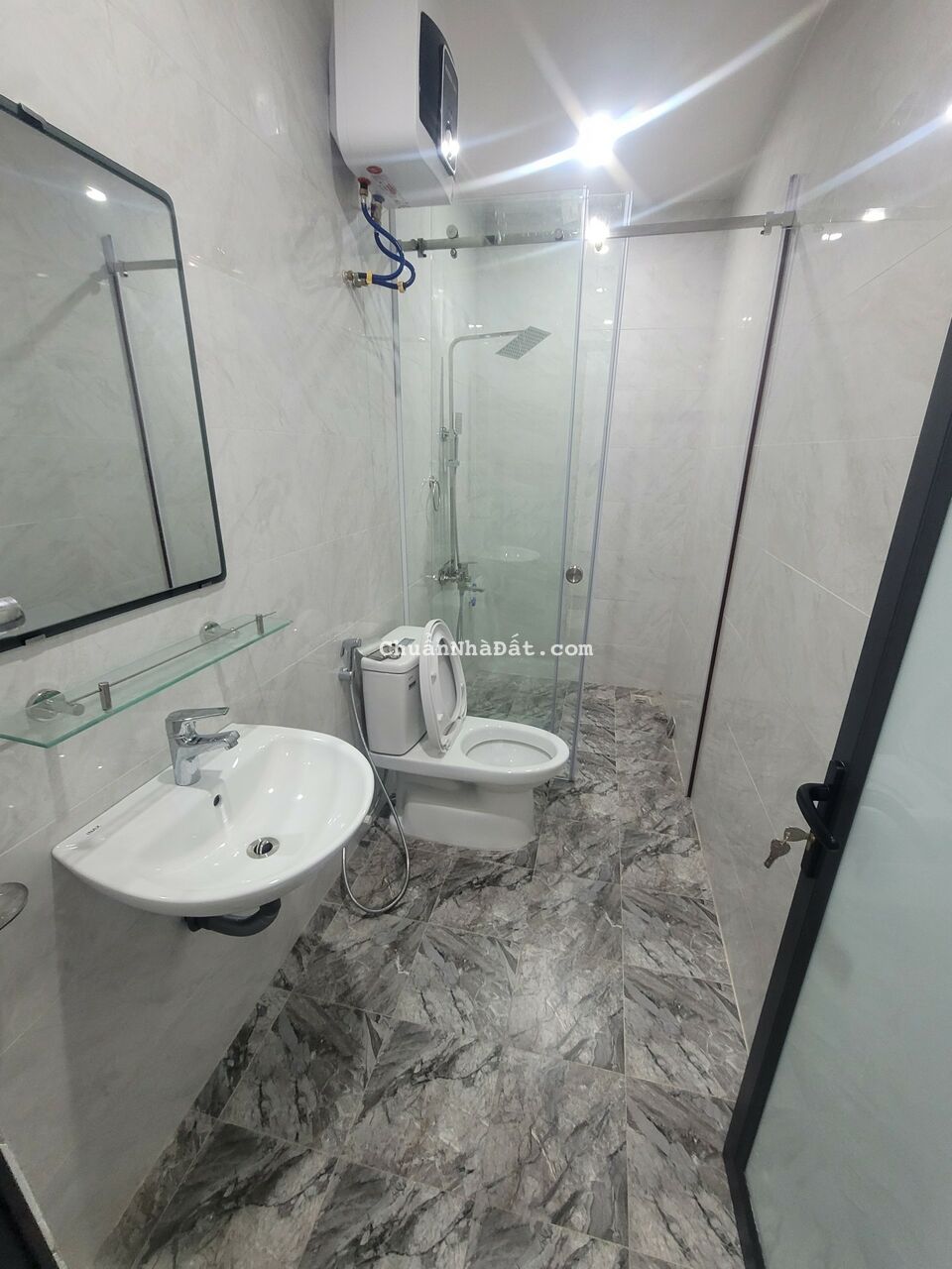 Bán nhà 3 tầng độc lập ,oto đõ thoải mái tại ngõ Chợ Hàng