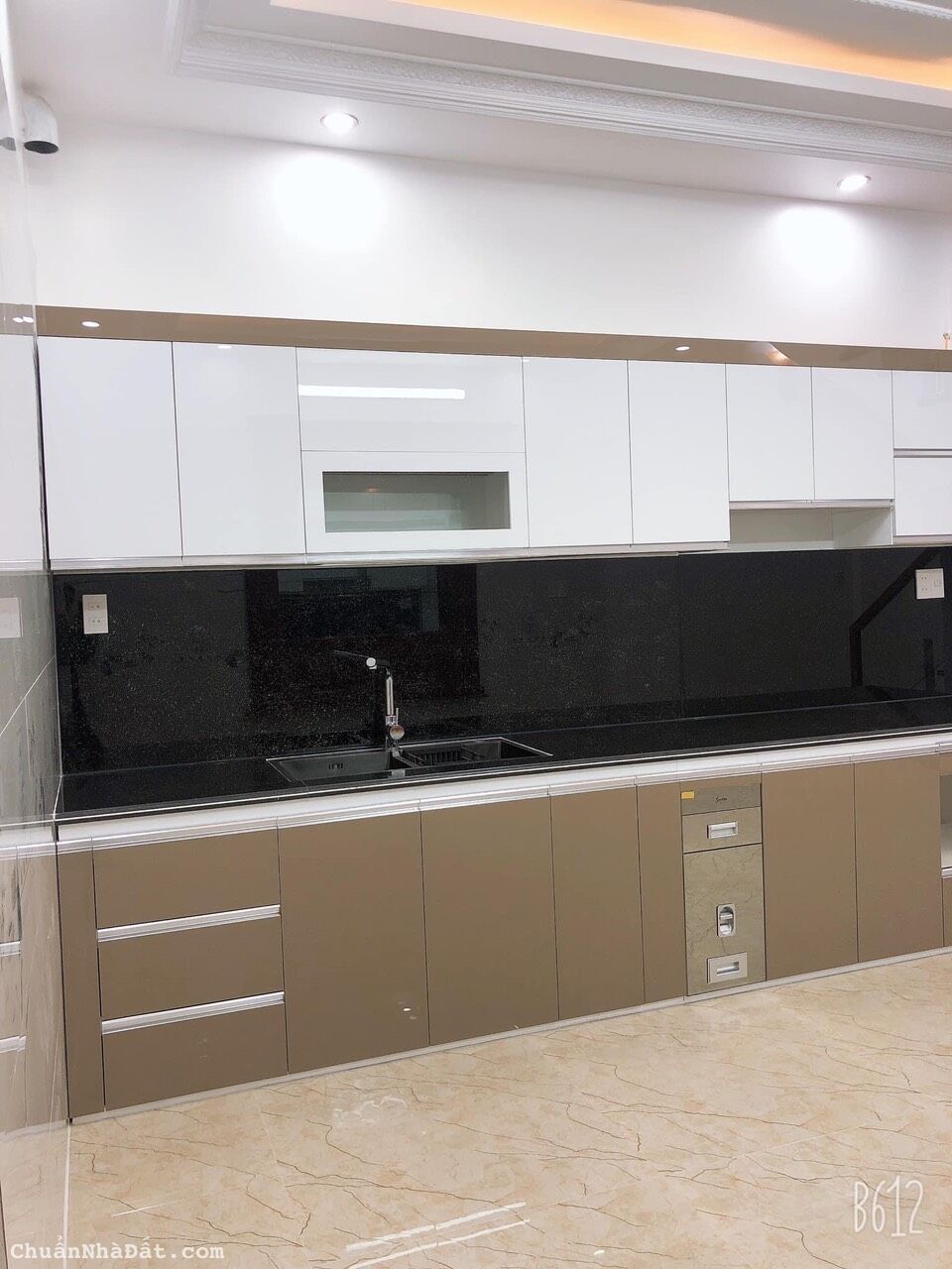 Bán nhà phân lô độc lập 4 tầng Ngô Gia Tự Bán nhà phân lô độc lập 4 tầng Ngô Gia Tự