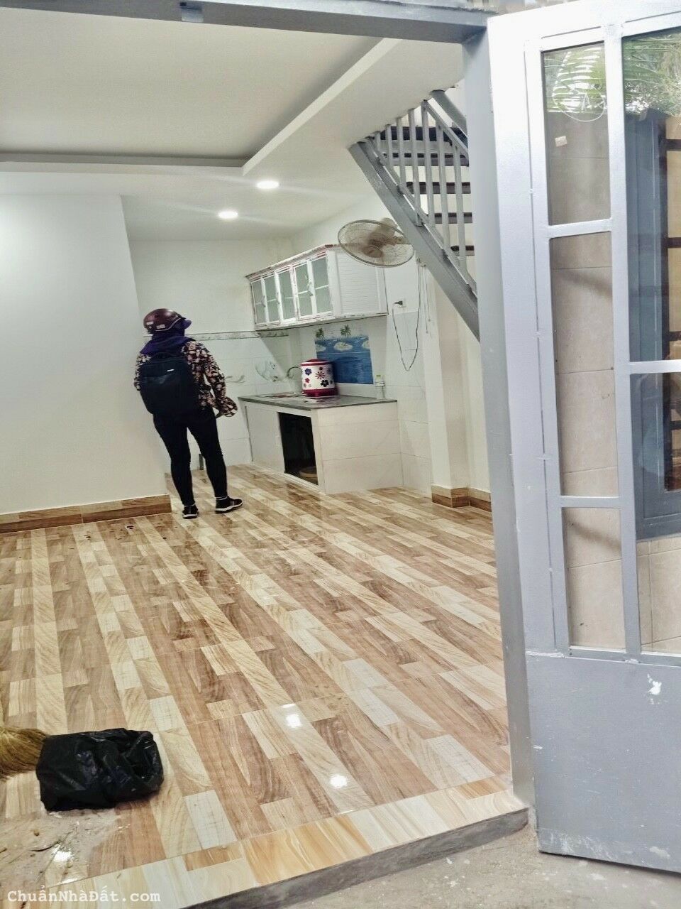 Nhà mới sơn sửa lại đẹp lung linh, 19m2 - 1.9 tỷ TL. Phú Thọ Hoà Tân Phú - 2 Tầng - 2phòng - 2WC. 