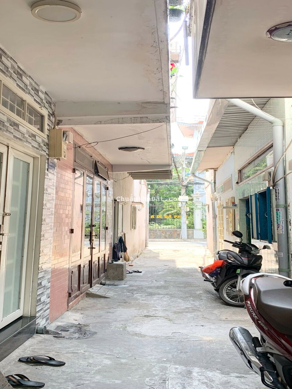 Nhà mới sơn sửa lại đẹp lung linh, 19m2 - 1.9 tỷ TL. Phú Thọ Hoà Tân Phú - 2 Tầng - 2phòng - 2WC. 