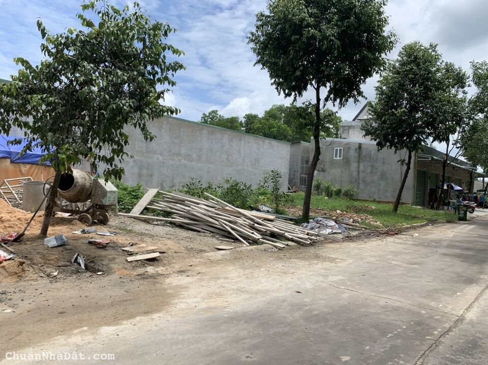 Tôi chính chủ cần bán 2 lô đất ở khu đô thị Mỹ Phước 3, đang kẹt tiền cần bán gấp, vị trí đẹp