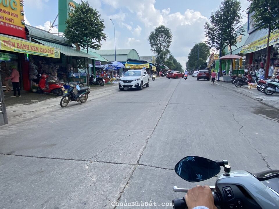 Cần sang nhượng 2 lô đất đối diện nhà xưởng và chợ, trung tâm thương mại, giá đầu tư