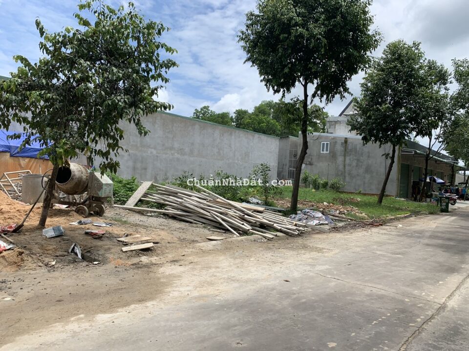 Chính chủ cần bán 2 lô đất gần Chợ Mỹ Phước,Dân đông đúc,Đường lớn 16m.Giá đầu tư