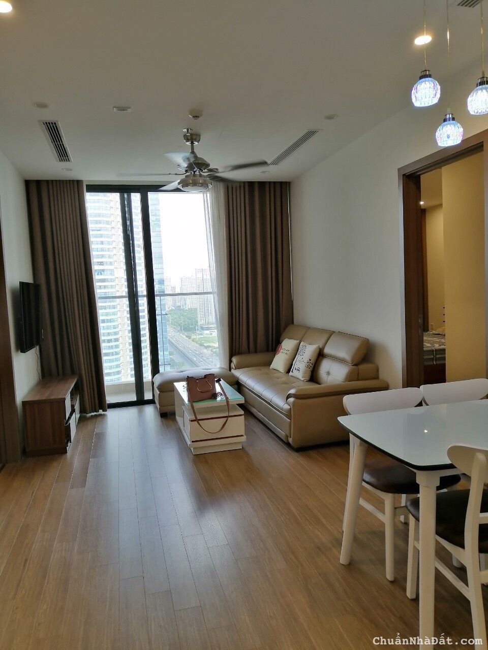 Gia đình cần cho thuê cc Vimhome Skylake - Phạm Hùng - 2 ngủ,2wc - Giá:21tr.Lh:0326268866