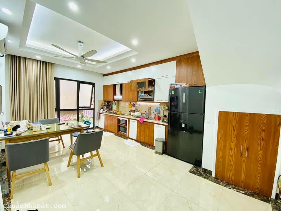Chỉ 10 tỷ sở hữu nhà Võng Thị 45m2 đẹp lung linh, ngõ ô tô tránh thẳng ra Hồ Tây