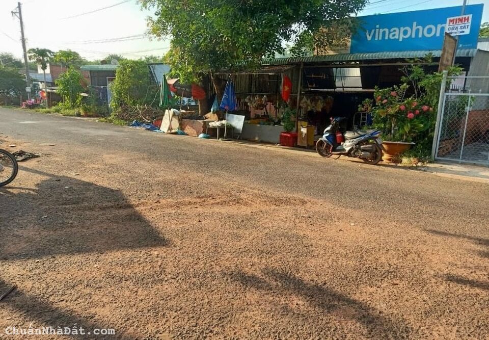 BÁN RA 4000M2 GIÁ 500TR/SHR, MT 18M NHÀ DÂN XUNG QUANH, GẦN NHÀ MÁY XÍ NGHIỆP THÔNG RA QL