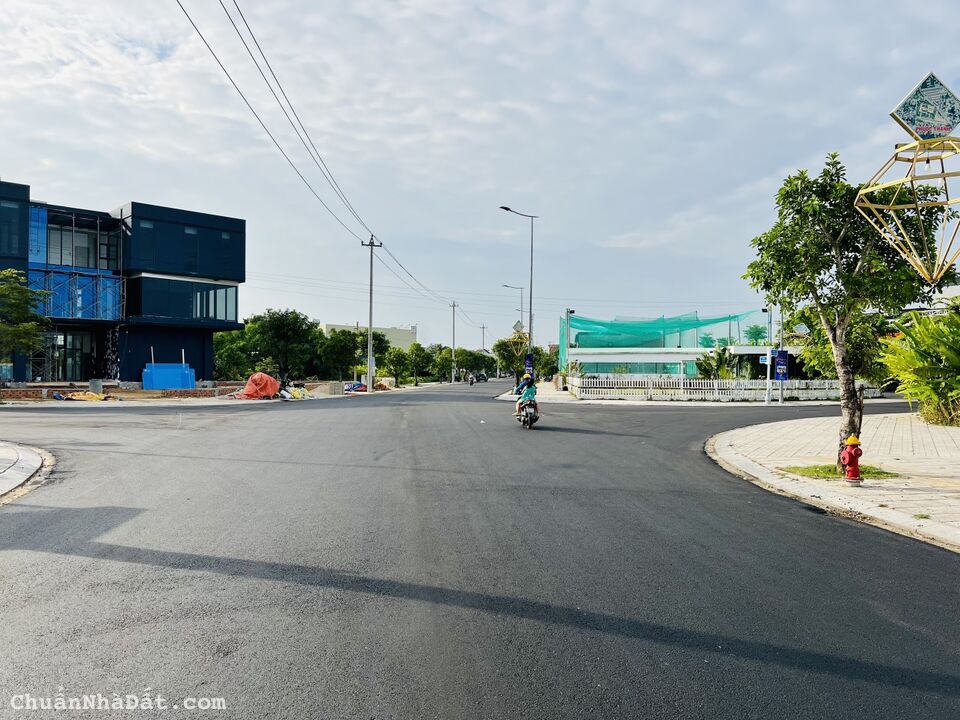 Bán lô biệt thự mặt tiền NTP tt tp Quảng Ngãi