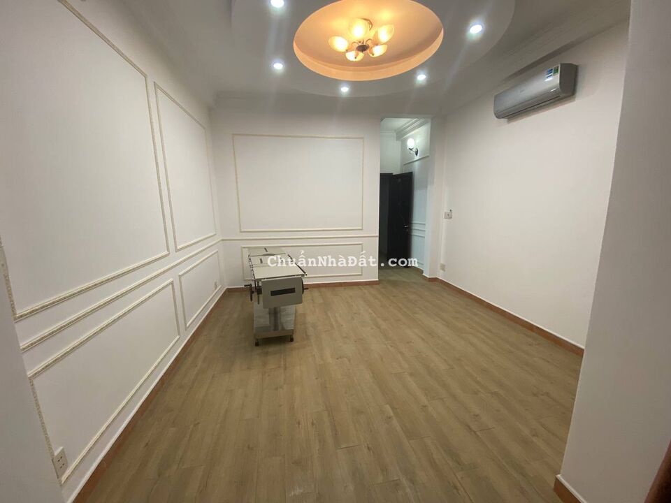 Bán nhà mới sát bên chợ Bà Chiểu. DT: 40m2, 5,5 tỷ Bán nhà mới sát bên chợ Bà Chiểu. DT: 40m2, 5,5 tỷ